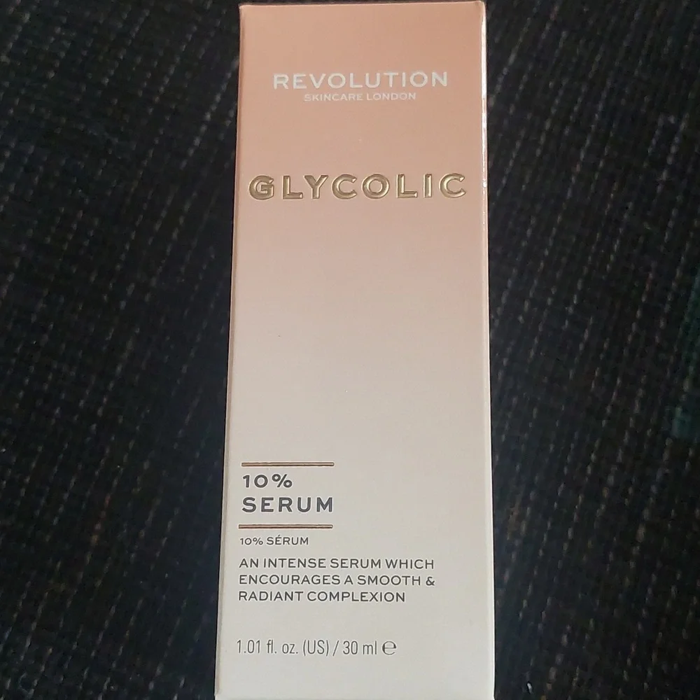New makeup revolution glycolic‎ 10% serum